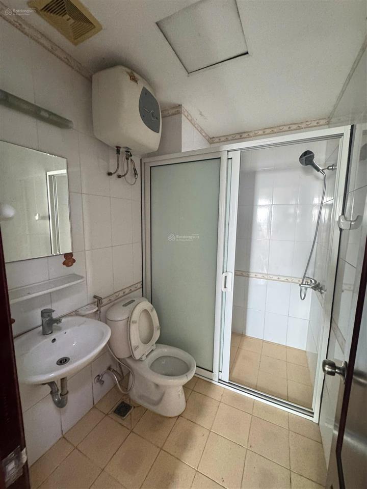 Chính chủ cho thuê căn hộ 1512, 3pn, 96 m2 tầng 15, full đồ, 19 tr/tháng tại tòa kinh đô 93 lò đúc