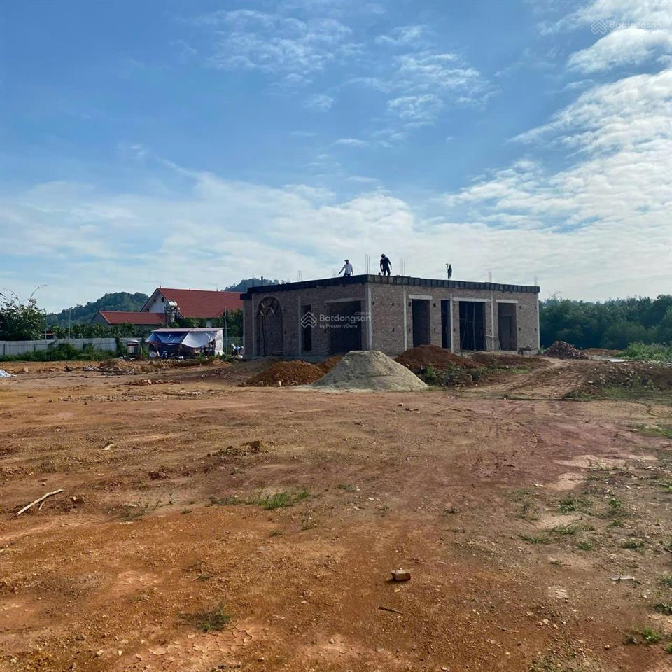 Chủ nhà cần tiền bán gấp 6.500m2 đất tặng nhà 400m2 x2 tầng thích hợp homtay, nghỉ dưỡng.