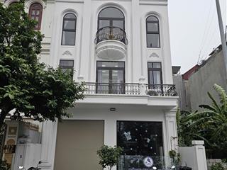 Cho thuê nhà mặt phố tại lạc long quân, 135m2, giá 18tr/1 tháng