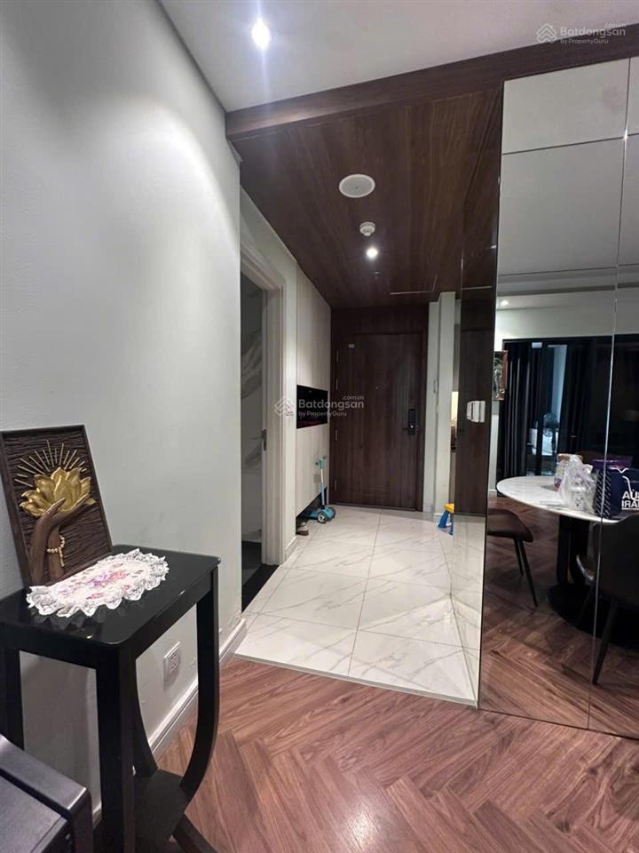 Chính chủ cần bán gấp căn 2 ngủ full nội thất đẹp tầng đẹp