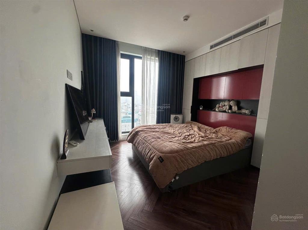 Chính chủ cần bán gấp căn 2 ngủ full nội thất đẹp tầng đẹp