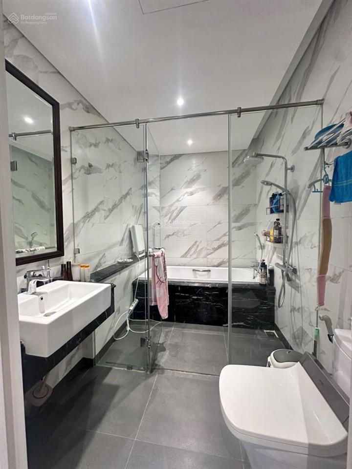 Chính chủ cần bán gấp căn 2 ngủ full nội thất đẹp tầng đẹp