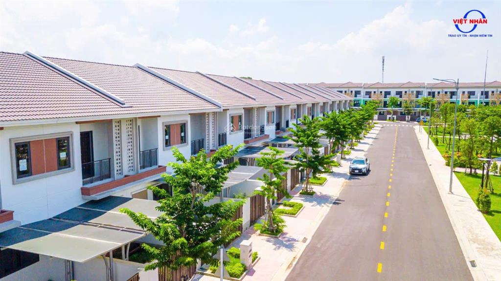Cần bán căn liên kế 2 tầng sổ sẵn, giá tốt nhất tại sun casa central