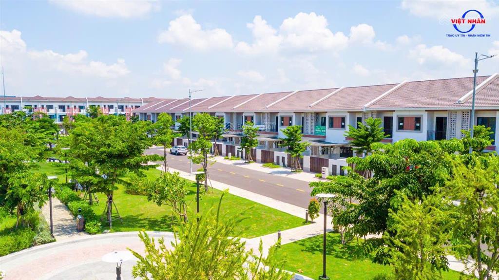 Cần bán căn liên kế 2 tầng sổ sẵn, giá tốt nhất tại sun casa central