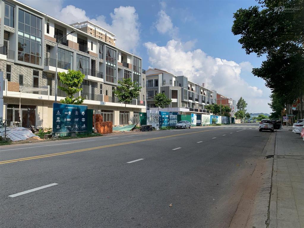 Cho thuê nhà phố unicomplex (uni  town) 4 tầng  6 phòng ngủ, 25tr/tháng