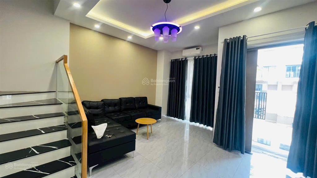 Kẹt tiền cần bán nhà phố full nội thất, đang có sẵn dòng tiền cho thuê hàng tháng