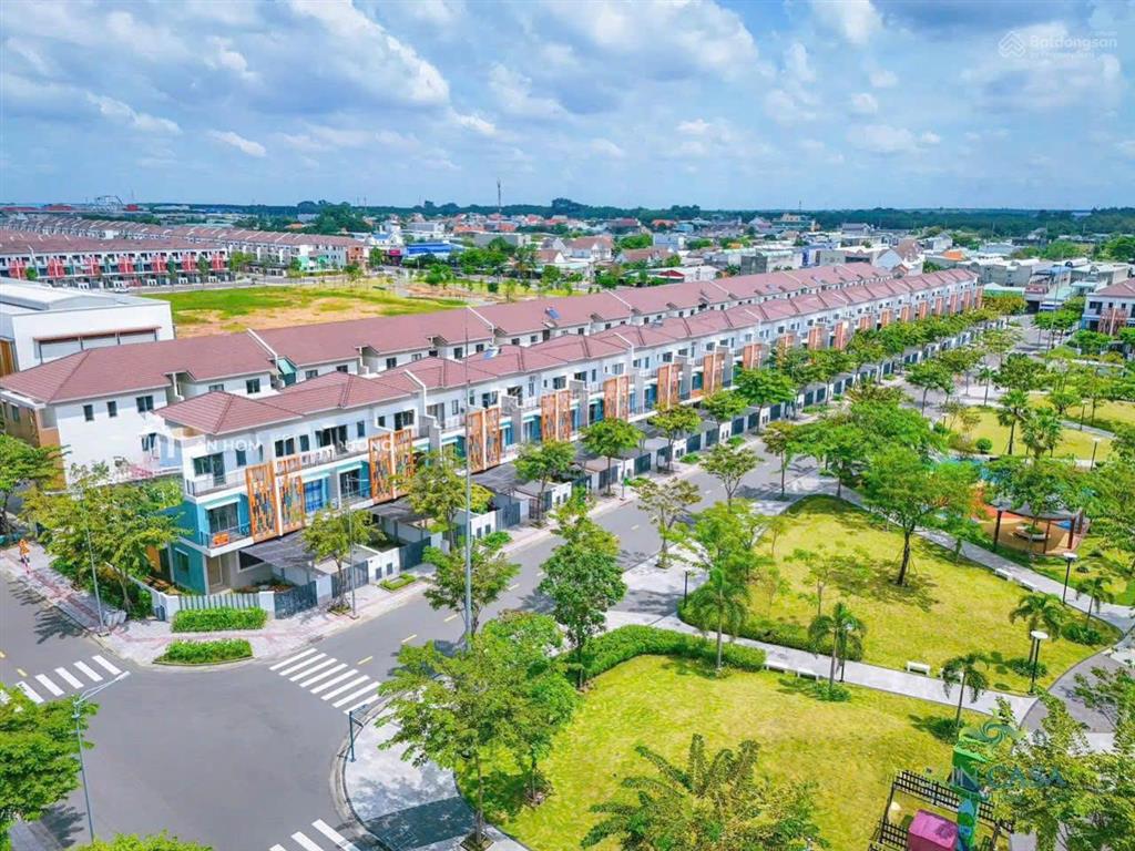 Kẹt tiền cần bán nhà phố full nội thất, đang có sẵn dòng tiền cho thuê hàng tháng