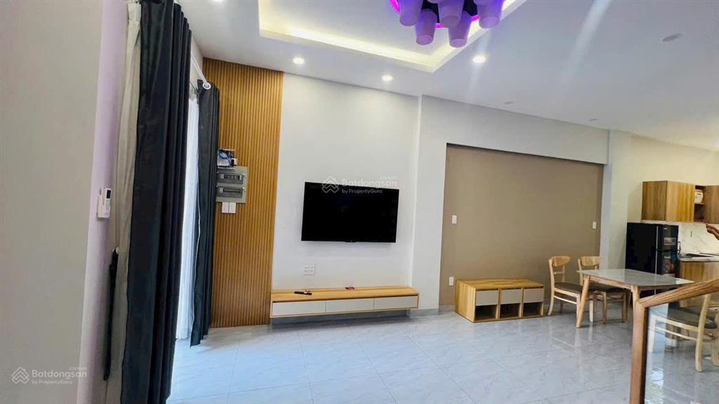 Kẹt tiền cần bán nhà phố full nội thất, đang có sẵn dòng tiền cho thuê hàng tháng