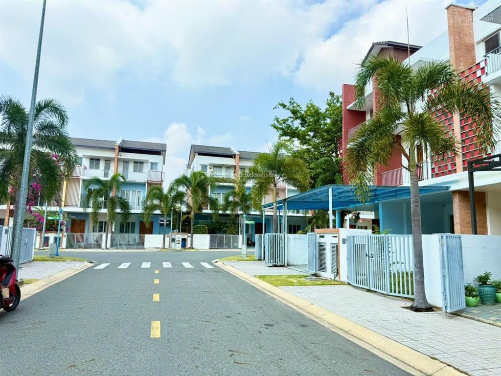 Hàng thơm chủ kẹt tiền cần bán nhanh căn liên kế 3 tầng sun casa hòa phú