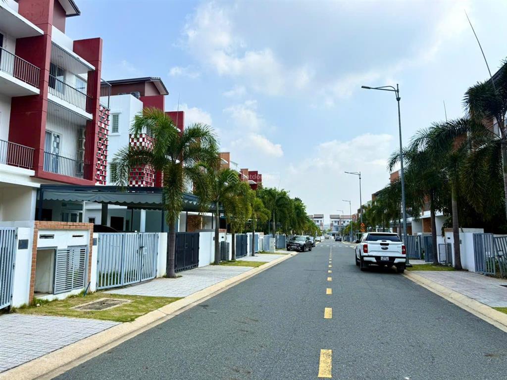 Hàng thơm chủ kẹt tiền cần bán nhanh căn liên kế 3 tầng sun casa hòa phú