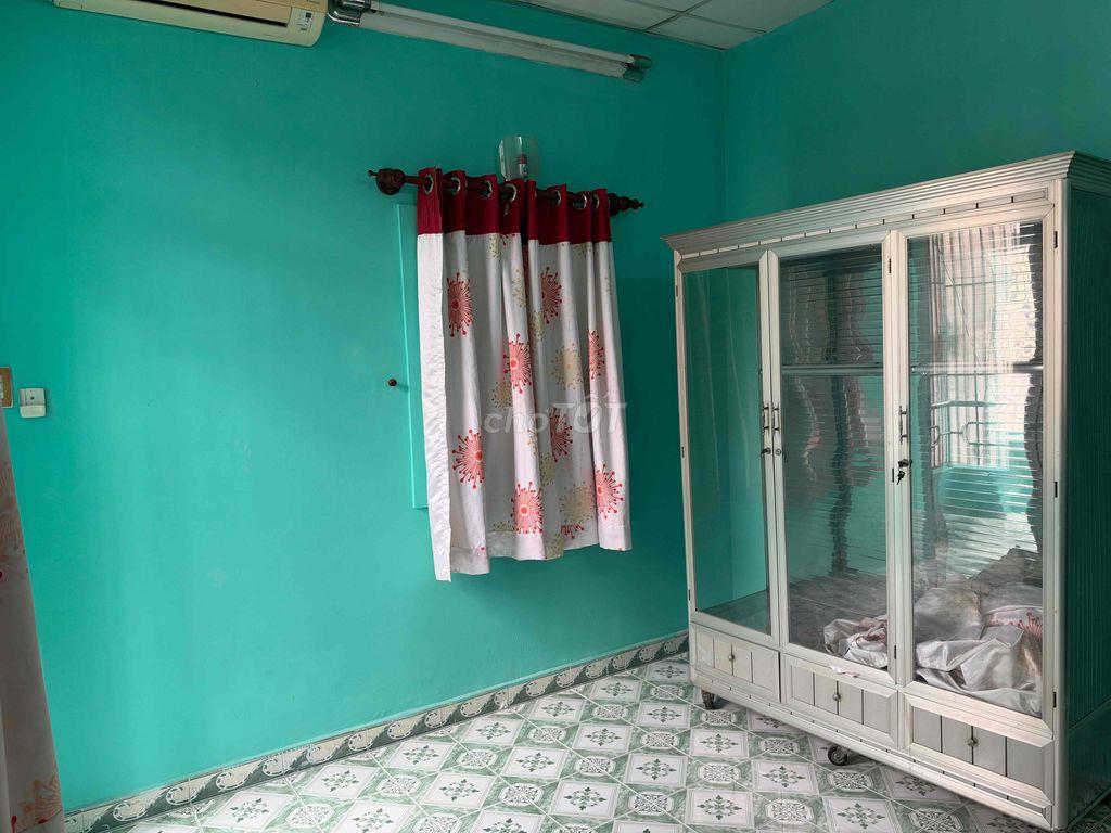 nhà cho thuê chính chủ dài hạn , tiện nghi thoáng mát , hẻm không ngâp