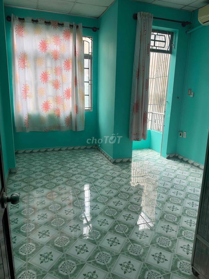 nhà cho thuê chính chủ dài hạn , tiện nghi thoáng mát , hẻm không ngâp