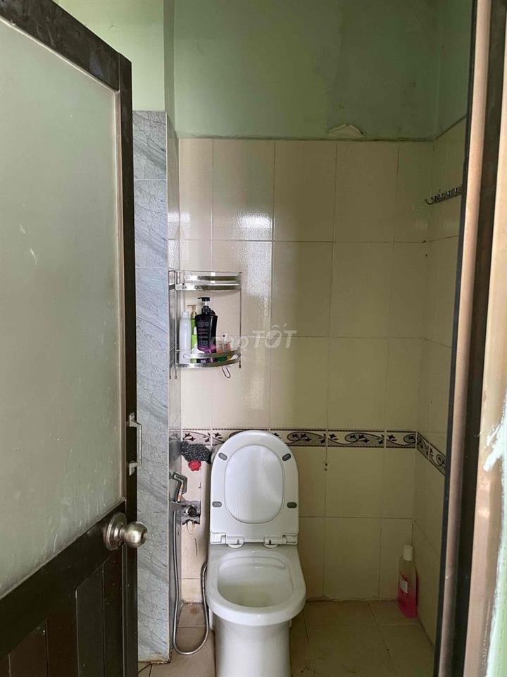 Phòng trọ gần chợ thủ đức lầu 1 có gac,cửa sổ nhà vệ sinh riêng