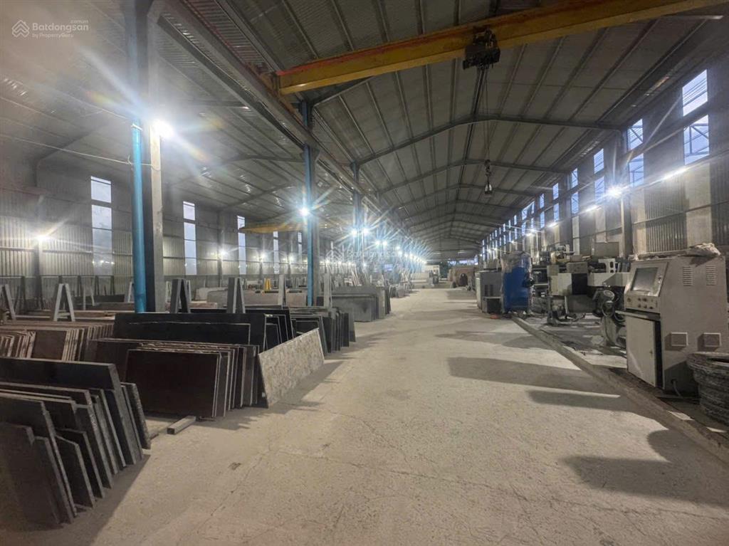 Bán kho xưởng diện tích 4500m2, có sẵn hệ thống kho kiên cố 3500m2