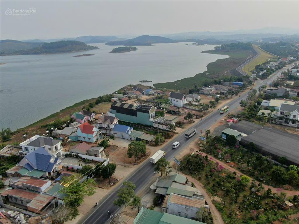 Bán kho xưởng diện tích 4500m2, có sẵn hệ thống kho kiên cố 3500m2