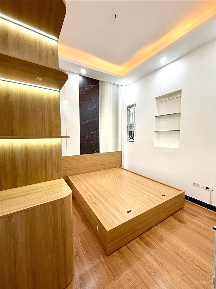 Chính chủ bán nhà nghĩa đô, giữa chợ bái ân, ngõ thoáng, 5 tầng, giá cực tốt