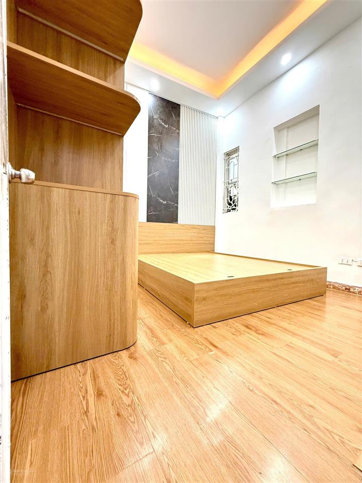 Chính chủ bán nhà nghĩa đô, giữa chợ bái ân, ngõ thoáng, 5 tầng, giá cực tốt