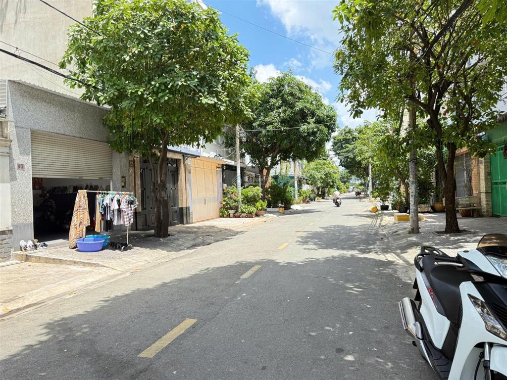 Hiếm !!! còn sót nền đất đẹp mtnb khu tên lửa 4,5 x 20m  sát đường số 6  gần công viên