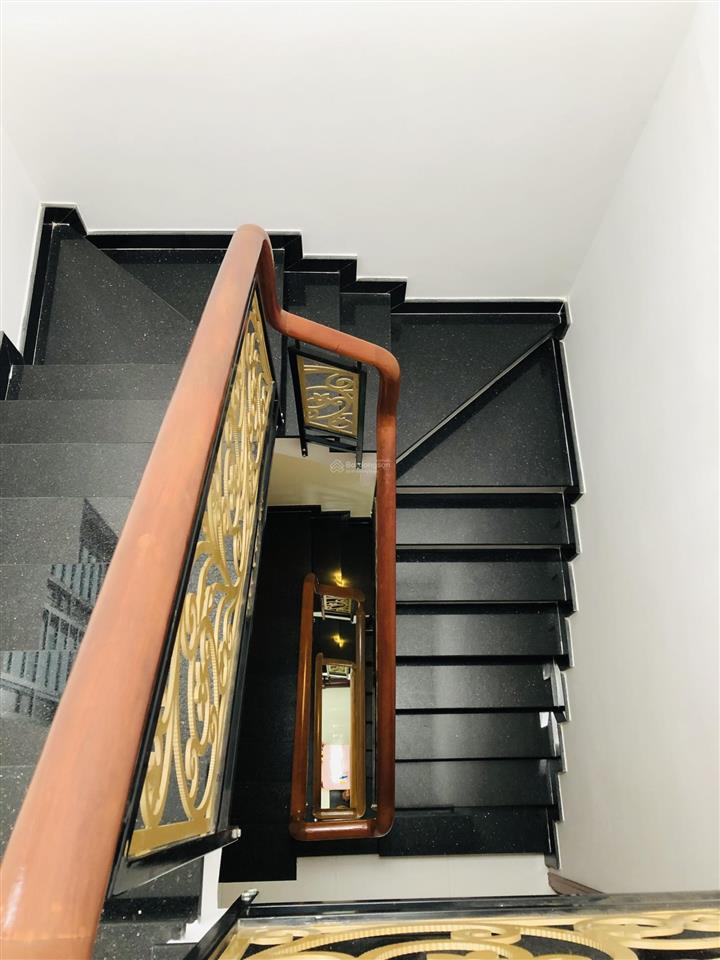 Nhà đẹp mtkd cư xá d  chợ hồ trọng quý 4 x 17m 4 tầng  vị trí đẹp không lỗi  cách chợ chỉ 70m