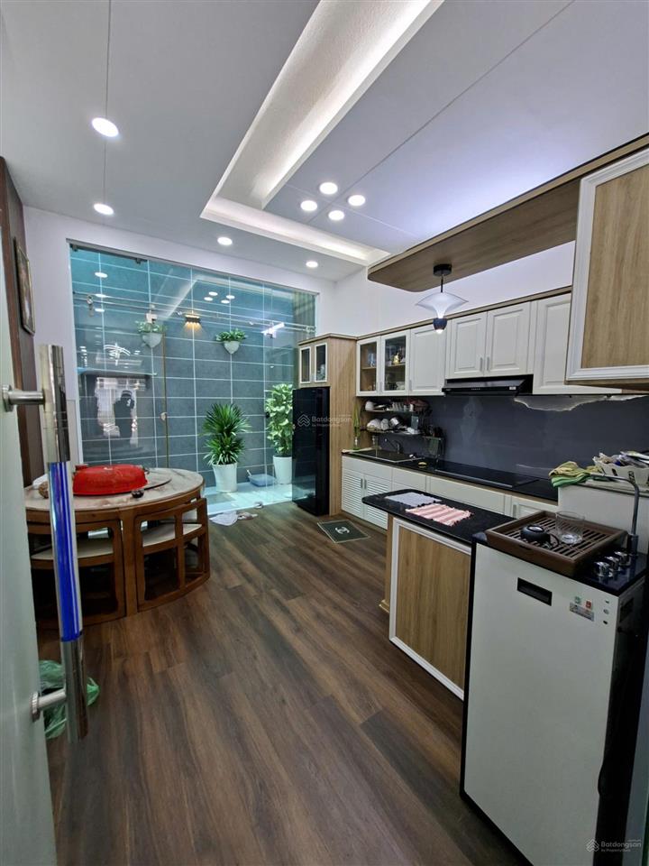 Ngay hoa viên !!! bán nhà đẹp đường 12m khu bình phú 4 x 18m 4 tầng 5pn  gần trường học bình phú