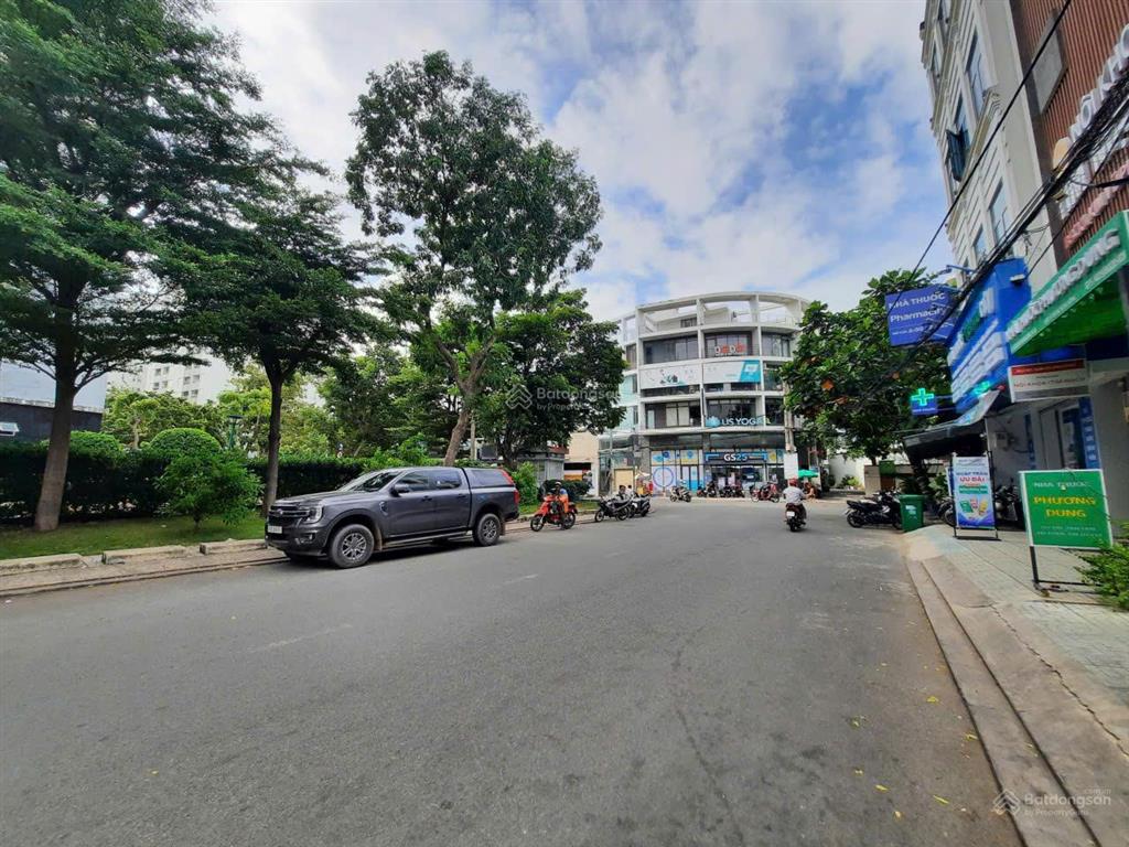 Đối diện công viên !!! bán nhà mtnb 14m bình phú 1  4 x 19m 5 tầng  sát mt chợ lớn