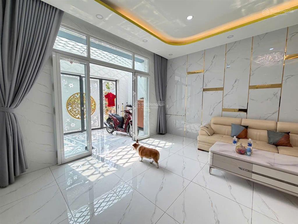Nhà đẹp xây mới 100% mt đường 14m khu ao sen 5 x 20m 3 tầng  cách aeon malll 200m