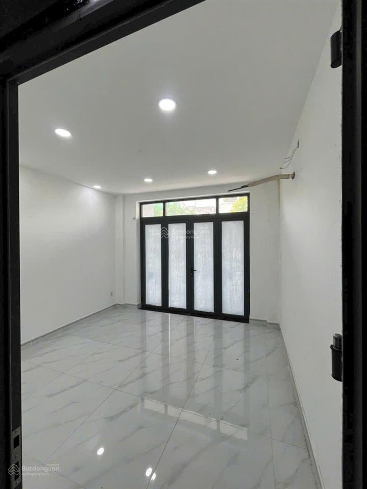 Nhà đẹp mtkd 20m đường số 1  12 x 20m 3 tầng trống suốt  có lề 5m  kinh doanh đa ngành