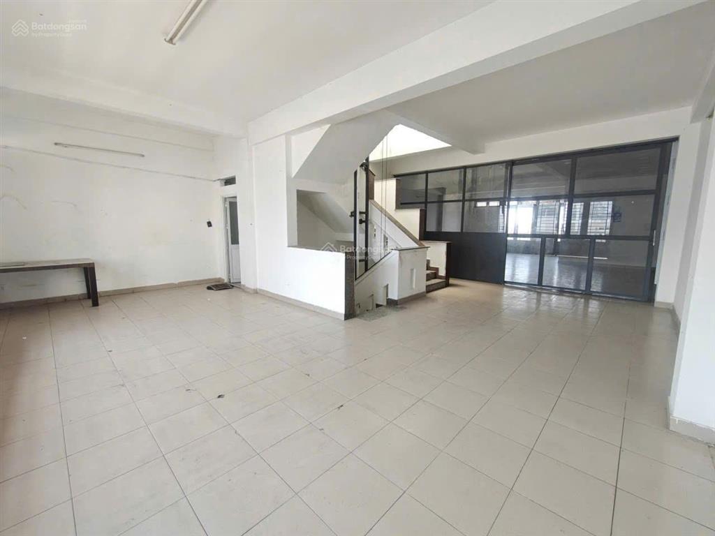 Mtkd đoạn sung đông đúc phạm văn chí 7 x 26m 3 tầng  trống suốt tiện kinh doanh