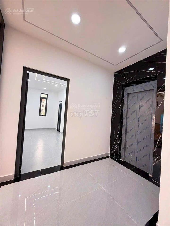 Có thang máy !!! nhà đẹp mt đường lớn 30m khu ao sen 5x20m 4 tầng 5pn lề lớn 7m