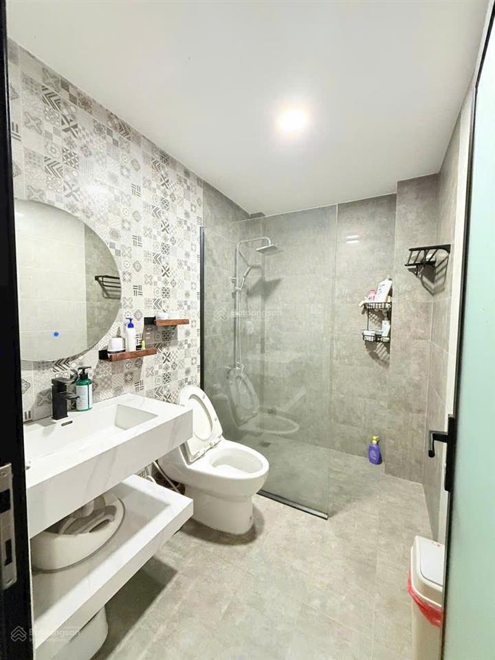 Có thang máy !!! nhà đẹp mt đường lớn 30m khu ao sen 5x20m 4 tầng 5pn lề lớn 7m