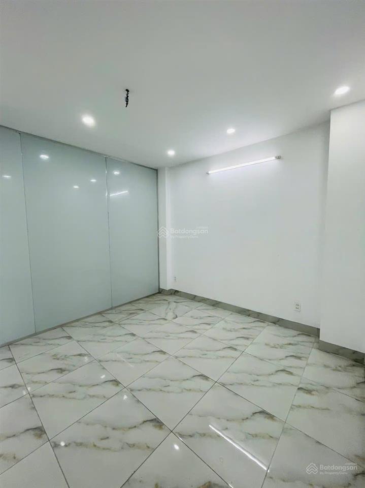 Có thang máy! nhà đẹp mtkd hậu giang 4,2 x 21m, 5 tầng 6pn + máy lạnh  có lề 6m