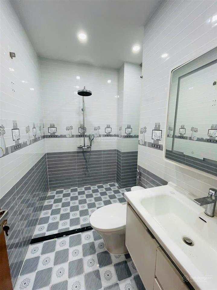 Có thang máy! nhà đẹp mtkd hậu giang 4,2 x 21m, 5 tầng 6pn + máy lạnh  có lề 6m