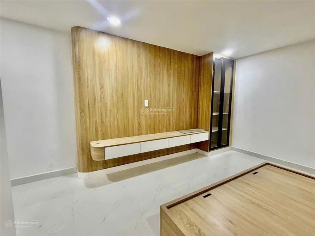 Bán nhà đẹp mtnb đường thông 10m cư xá phú lâm c  4 x 19m 2 tầng, thông khu tên lửa