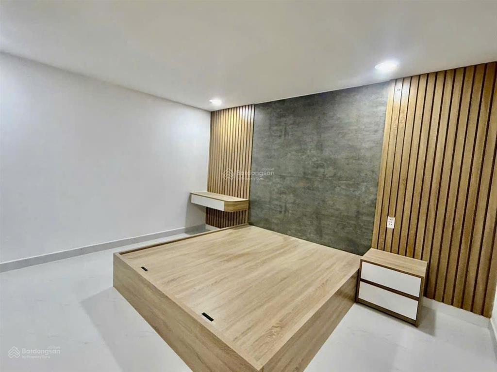 Bán nhà đẹp mtnb đường thông 10m cư xá phú lâm c  4 x 19m 2 tầng, thông khu tên lửa