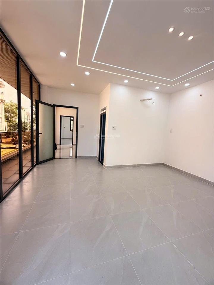 Có thang máy !!! nhà mới 100% góc đẹp 2 mt đường 14m khu ao sen 5 x 20m 6pn 6wc  cách aeon