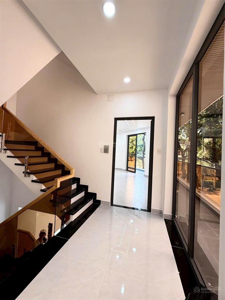 Có thang máy !!! nhà mới 100% góc đẹp 2 mt đường 14m khu ao sen 5 x 20m 6pn 6wc  cách aeon