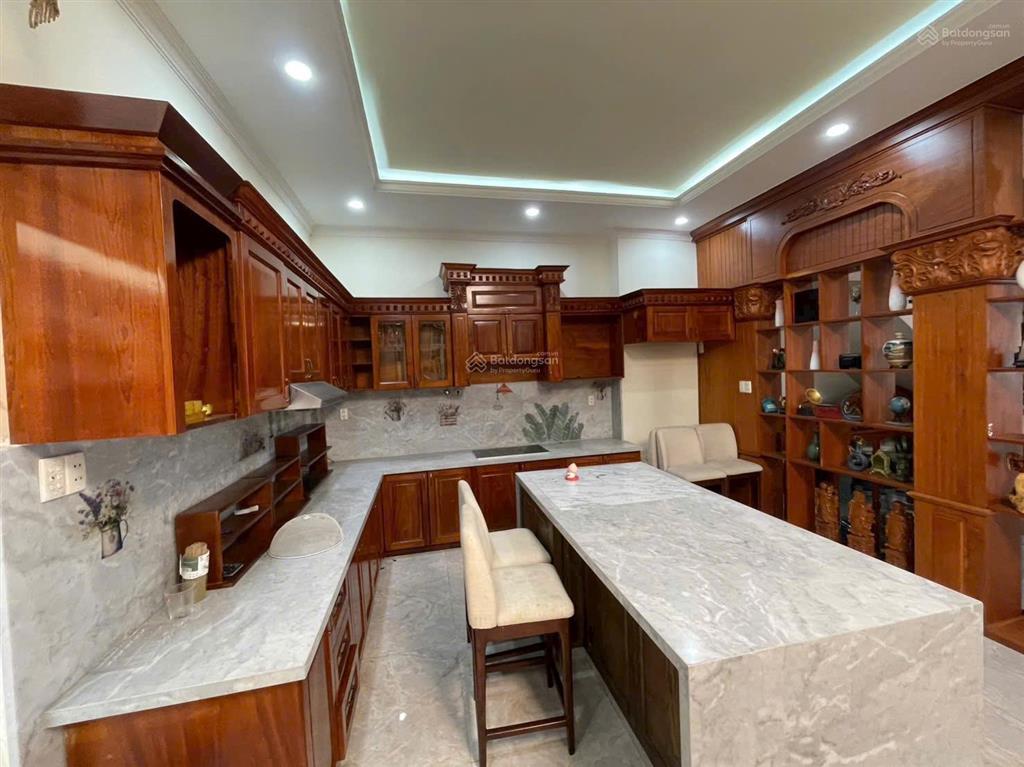 Ngay công viên! full nội thất! biệt thự vip 10x20m 1 hầm 3 tầng có gara ô tô  sát đường số 7