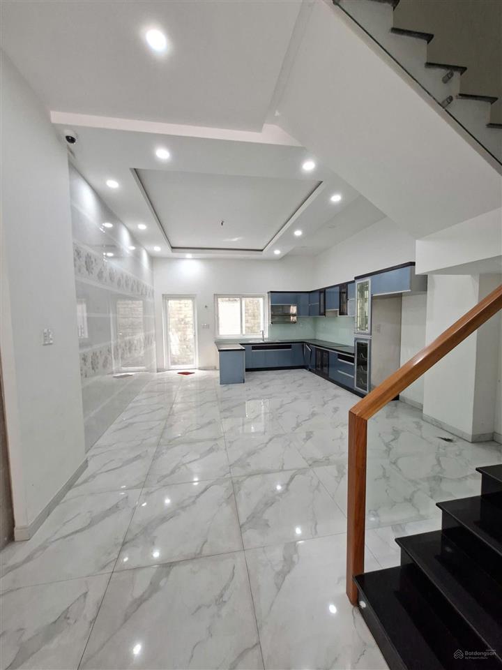 Có thang máy !!!! tòa nhà mới xây 100% mtkd đường 20m bình phú 1  9x20m 5 tầng  có hệ thống pccc