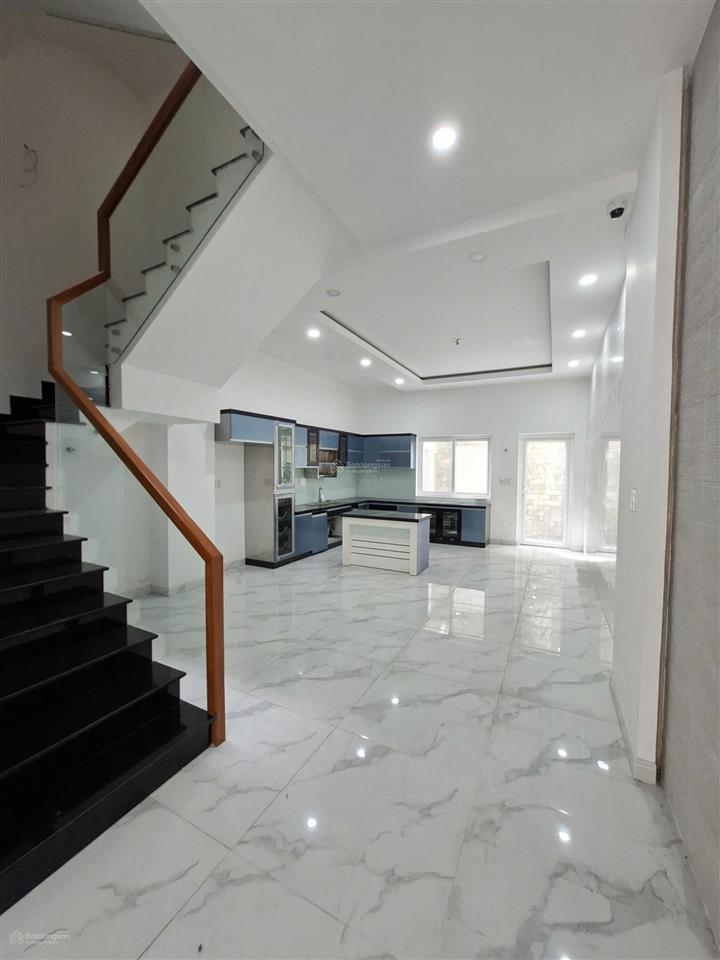 Có thang máy !!!! tòa nhà mới xây 100% mtkd đường 20m bình phú 1  9x20m 5 tầng  có hệ thống pccc