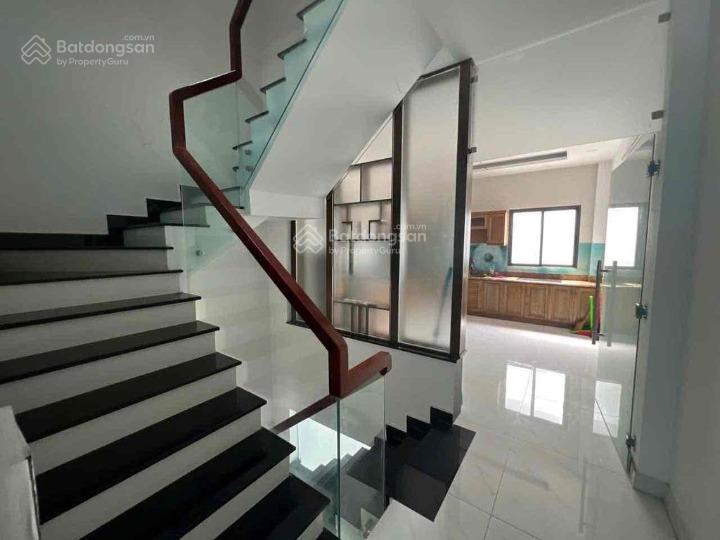 Có thang máy !!!! tòa nhà mới xây 100% mtkd đường 20m bình phú 1  9x20m 5 tầng  có hệ thống pccc