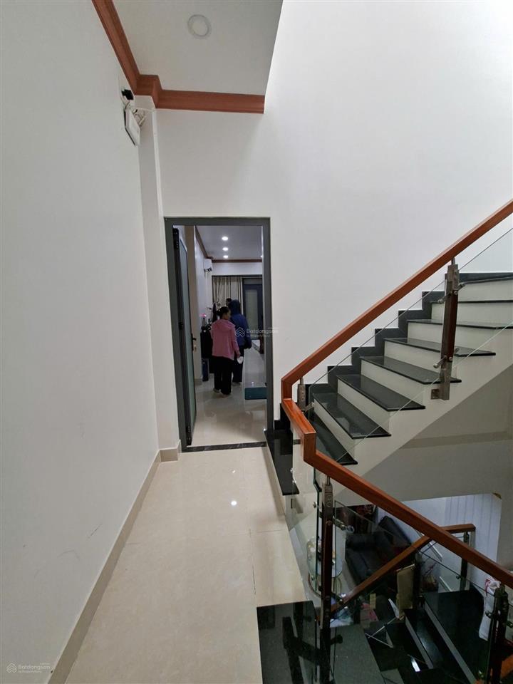 Đối diện hoa viên !!! nhà đẹp 2 mặt tiền bình phú 1  4x16m 2,5 tầng sát mt chợ lớn