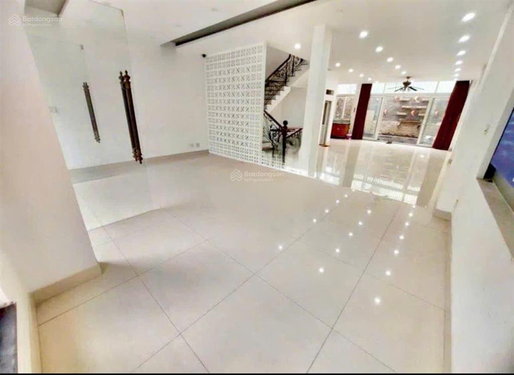 Biệt thự mtkd 14m gần aeon mall 7 x 20m 4 tầng 7pn có máy lạnh