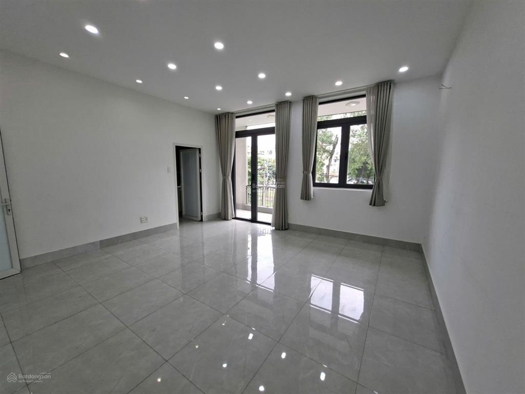 Nhà đẹp mt đường 20m khu ao sen 5x25m 4 tầng 6pn+máy lạnh gần tên lửa aeon chỉ 100m