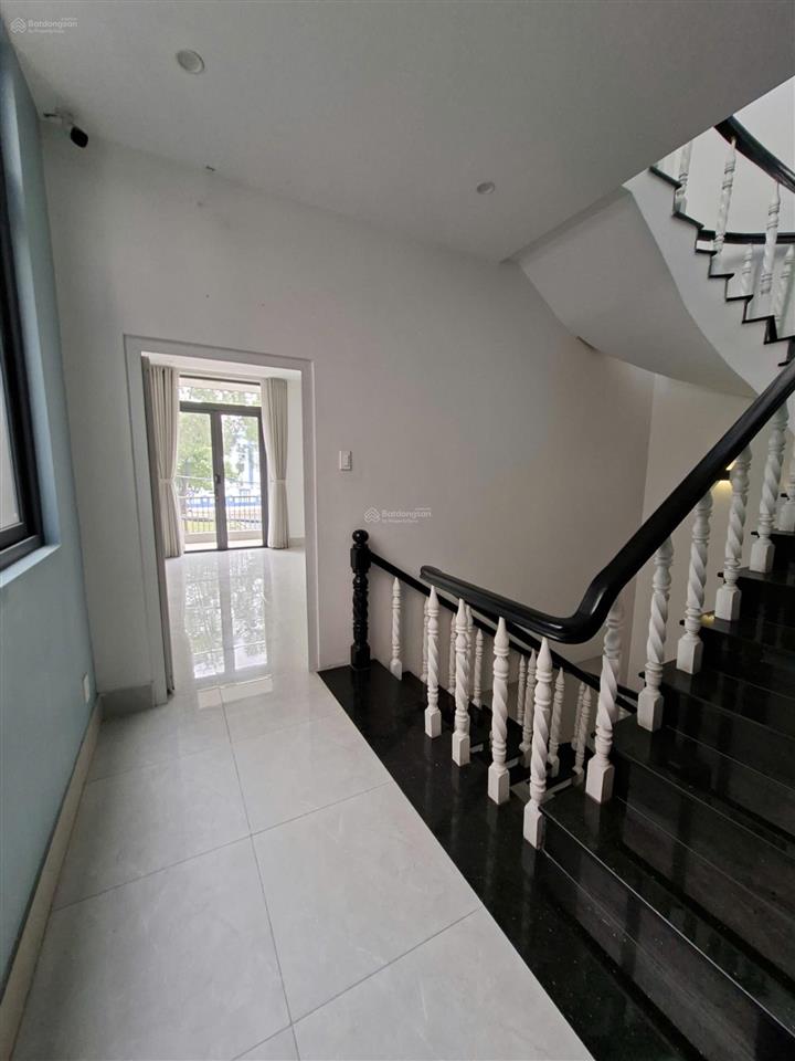 Nhà đẹp mt đường 20m khu ao sen 5x25m 4 tầng 6pn+máy lạnh gần tên lửa aeon chỉ 100m