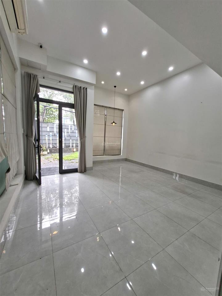 Nhà đẹp mt đường 20m khu ao sen 5x25m 4 tầng 6pn+máy lạnh gần tên lửa aeon chỉ 100m