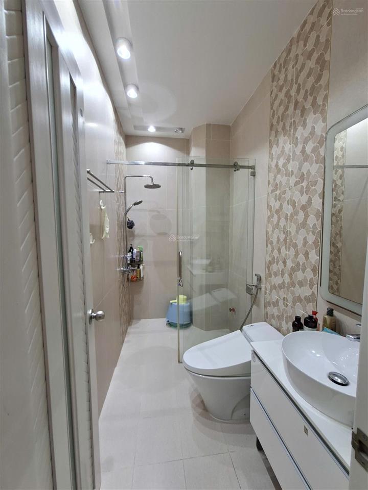 Nhà đẹp đường 20m khu ao sen 5x20m 4 tầng 4pn+máy lạnh sát aeon mall chỉ 20m