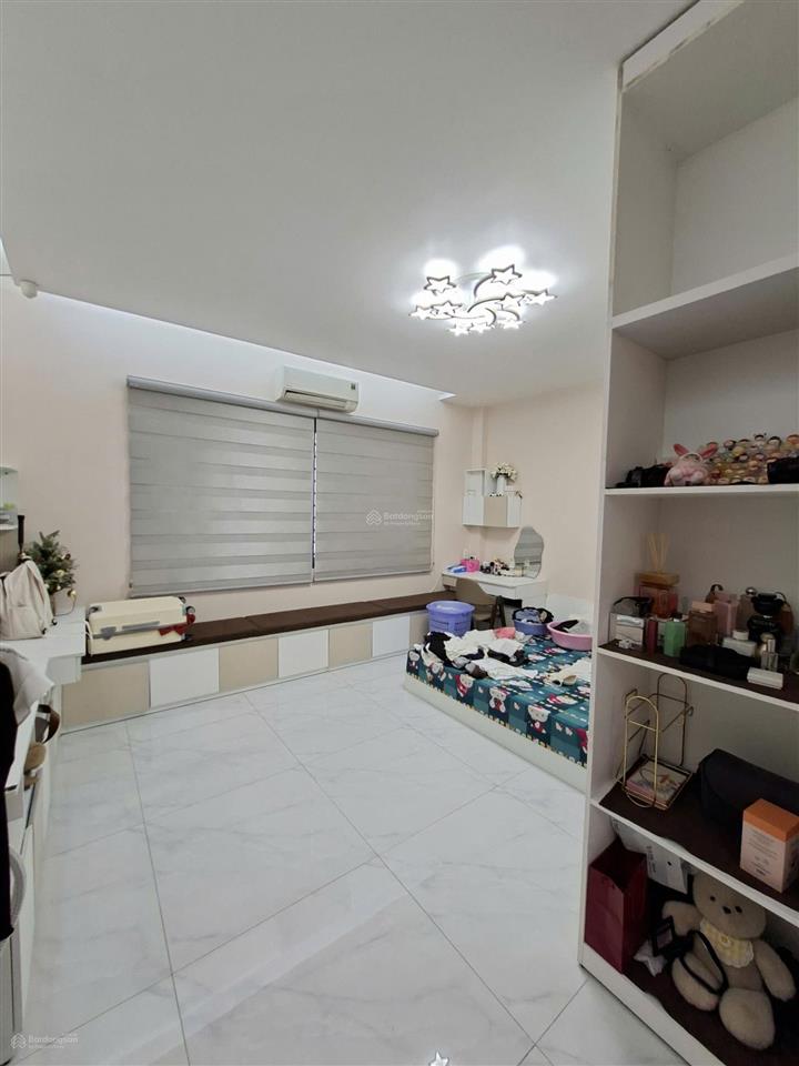 Nhà đẹp đường 20m khu ao sen 5x20m 4 tầng 4pn+máy lạnh sát aeon mall chỉ 20m