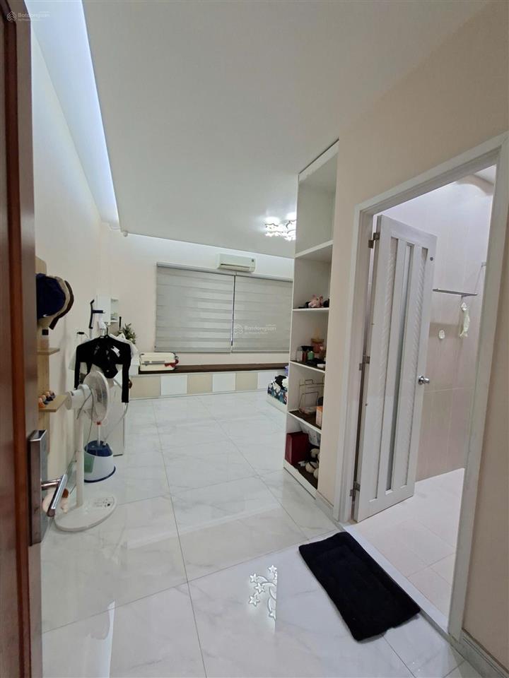 Nhà đẹp đường 20m khu ao sen 5x20m 4 tầng 4pn+máy lạnh sát aeon mall chỉ 20m