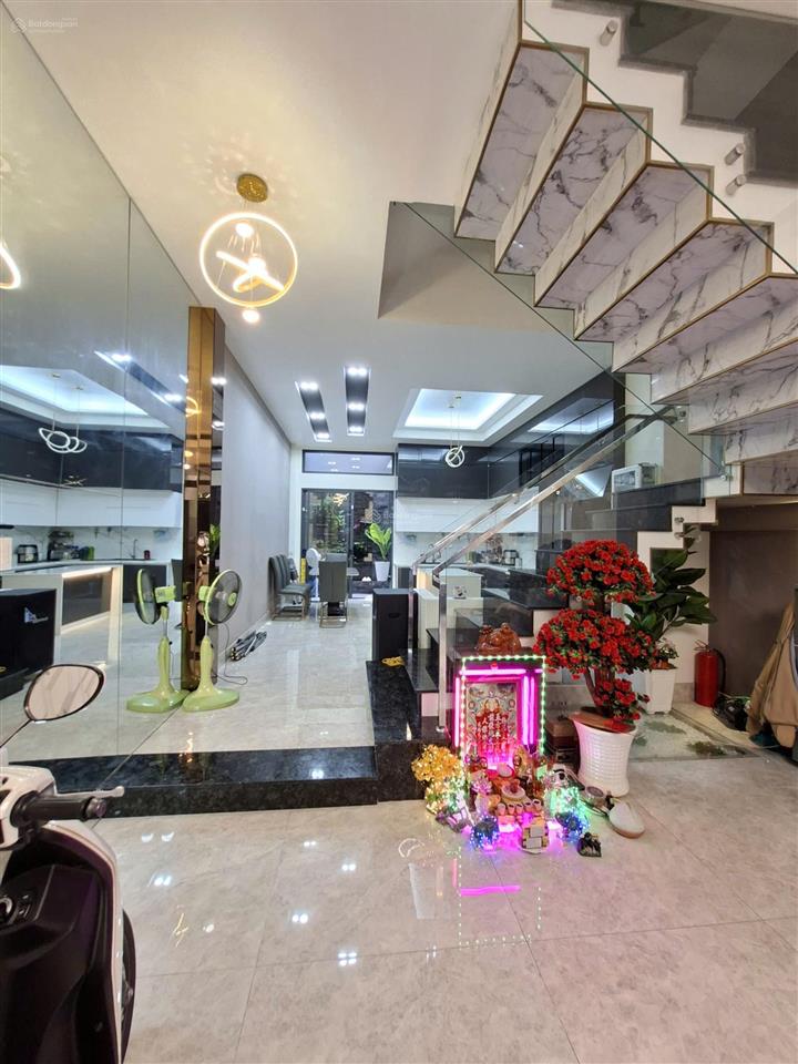Nhà đẹp đường 20m khu ao sen 5x20m 4 tầng 4pn+máy lạnh sát aeon mall chỉ 20m