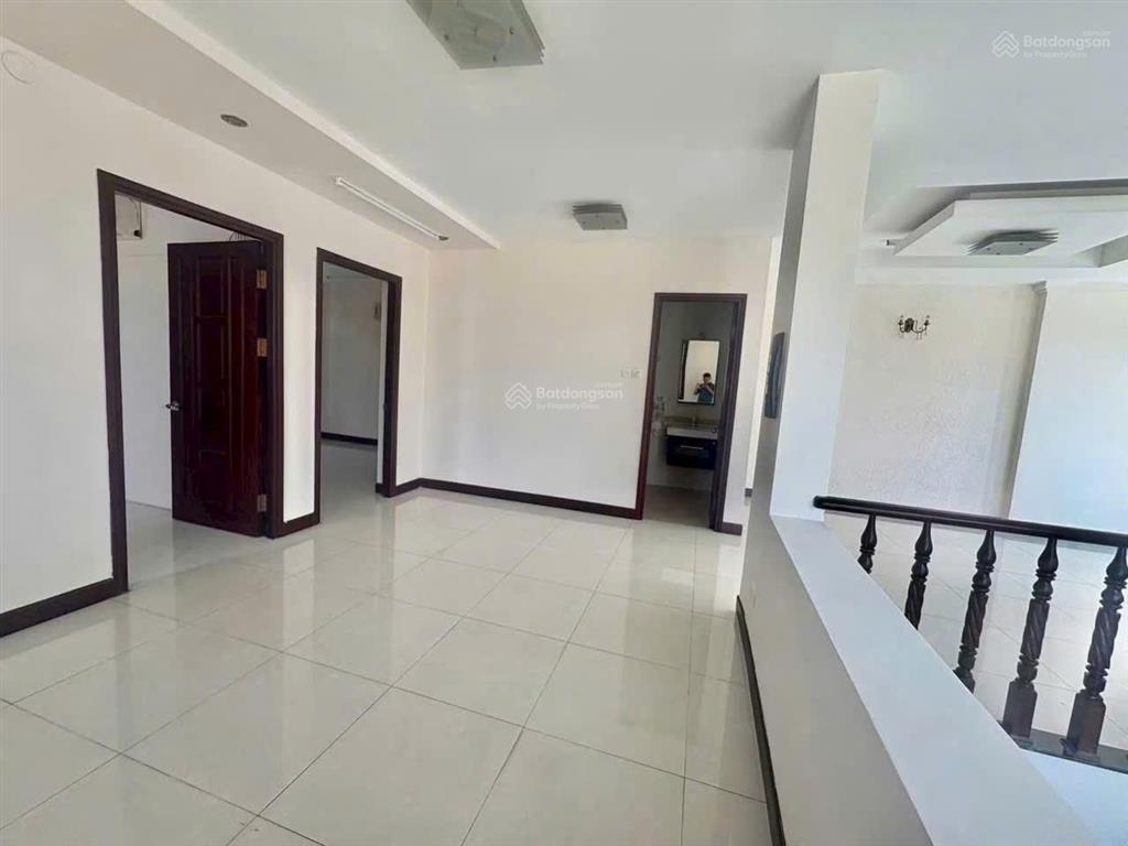 Sát công viên !!! biệt thự sân vườn khu tên lửa 10 x 25m 3 tầng 6pn + máy lạnh  gần đường số 7